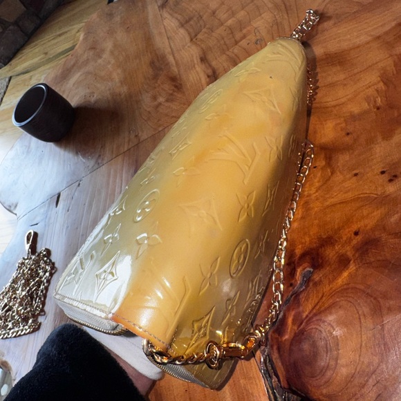 Louis Vuitton monogram, patent leather vintage zippy wallet with unbranded chain - Picture 8 of 17